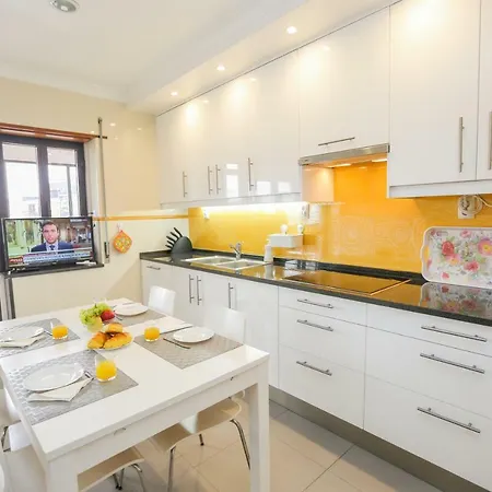 Like-home-t4-bright Benfica Apt-terrace Lissabon